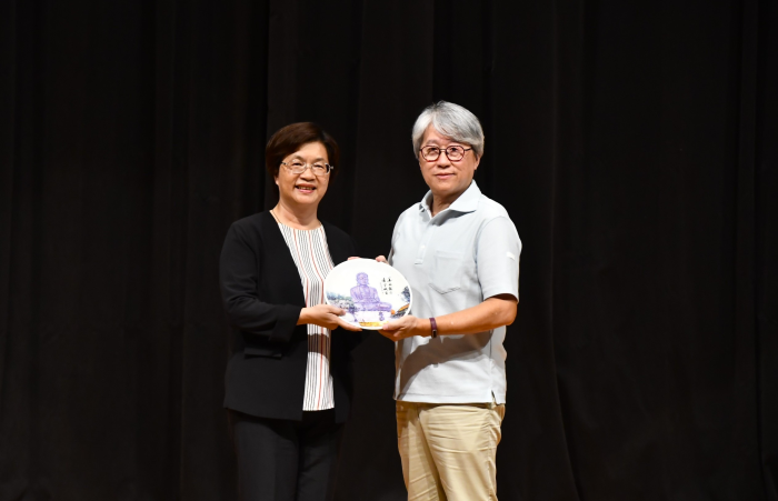 縣長致贈紀念品