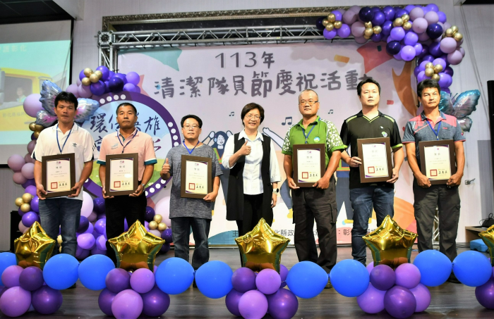 01彰化縣模範清潔隊員頒獎合影一