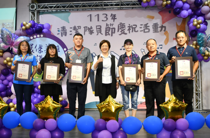 02彰化縣模範清潔隊員頒獎合影二