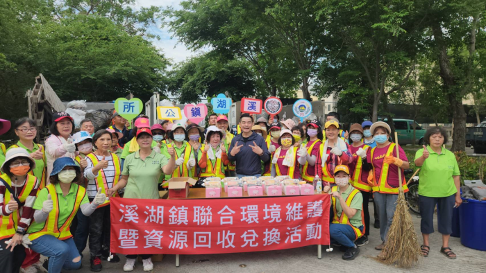 溪湖鎮何炳樺鎮長會同社區志工熱情響應地球日清掃活動