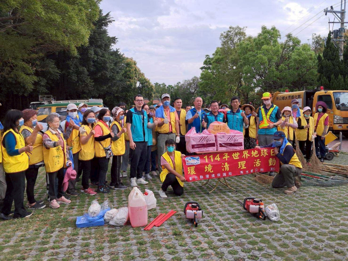 秀水鄉林英嘉鄉長會同社區志工熱情響應地球日清掃活動