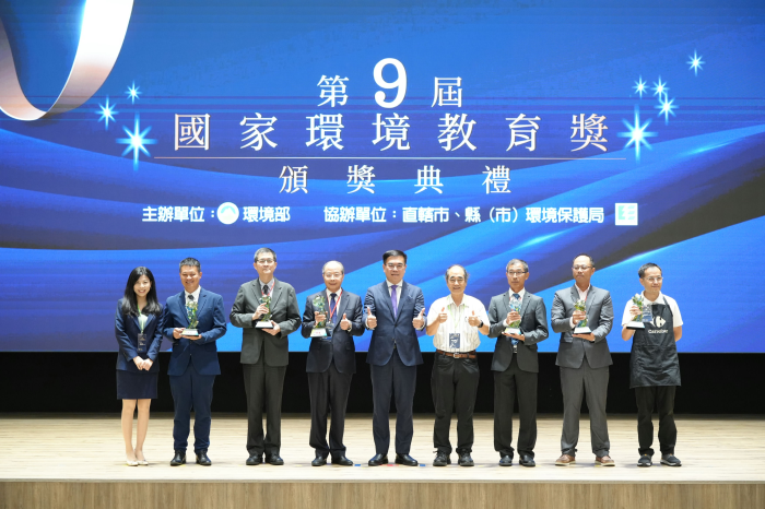 民營事業組-又禎有限公司受獎合影