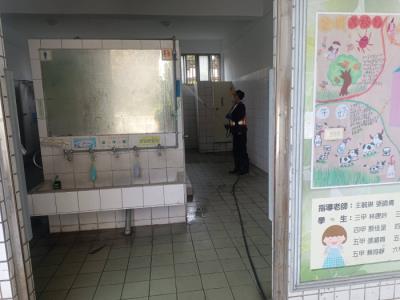 彰化市111年第2學期各級學校清消相片廁所消毒