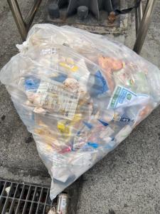 透明塑膠袋能輕易地分辨出危險資收物