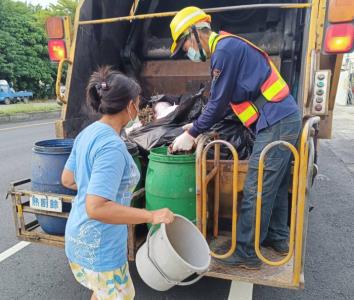 永靖鄉公所清潔隊垃圾收運照片